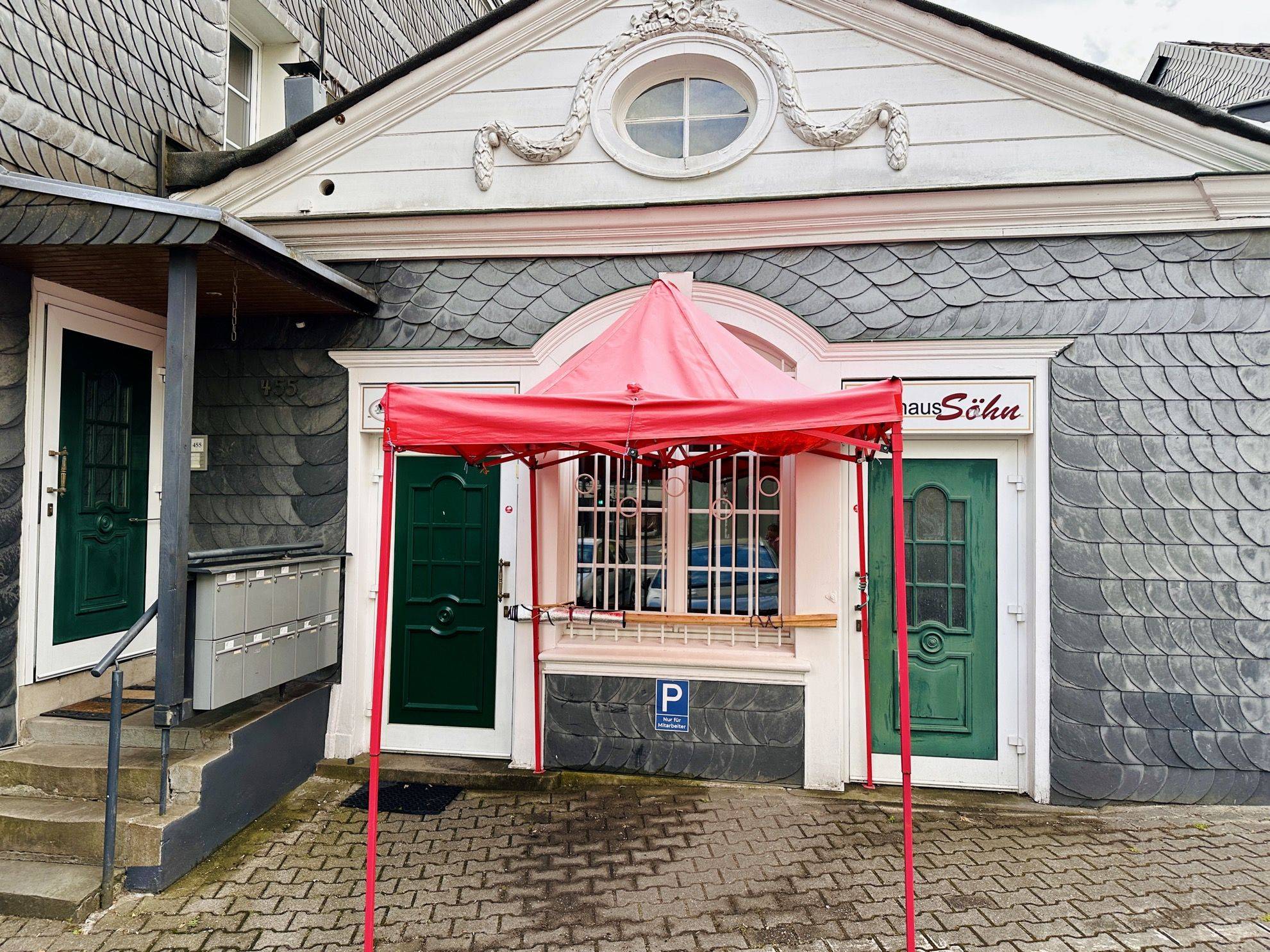 Eingang zum Gasthaus Söhn in Wuppertal Der Eingangsbereich des Gasthauses Söhn, dem Veranstaltungsort der Mitgliederversammlung des KGV Westerbusch