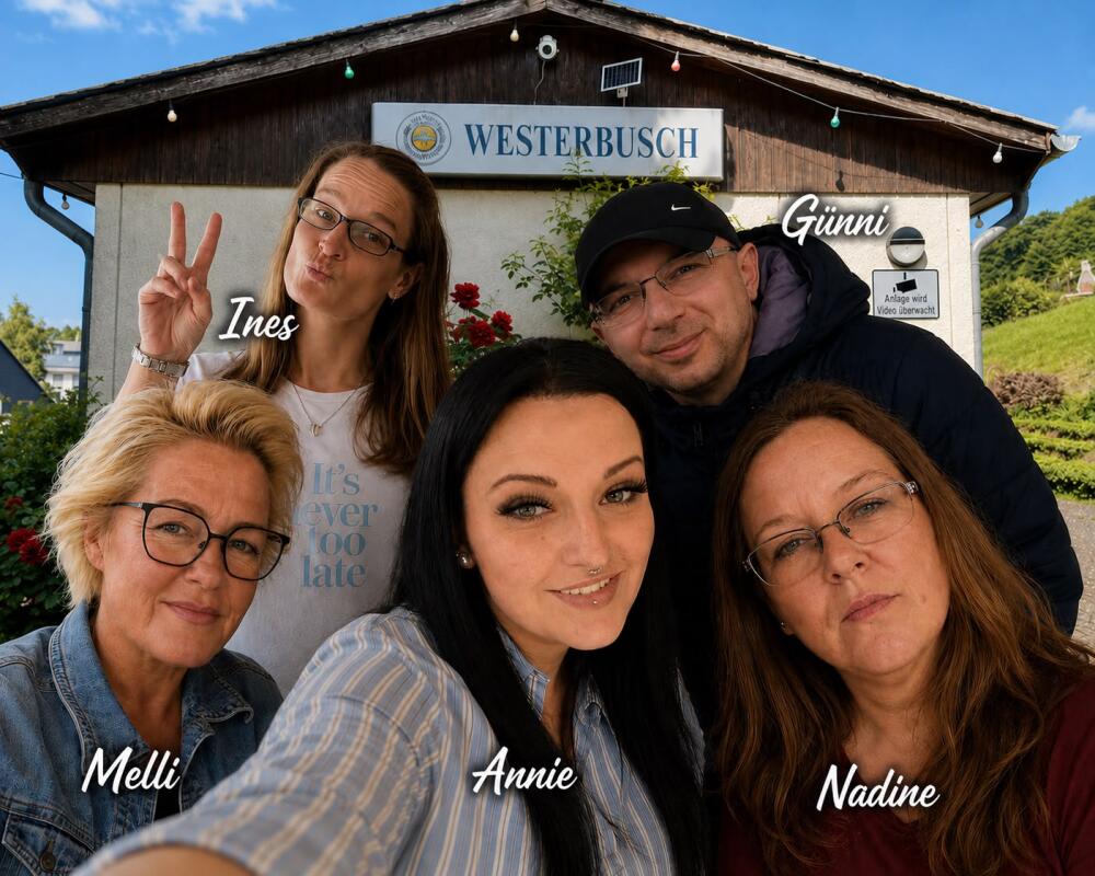 Mitglieder des Vereinsheim-Teams des KGV Westerbusch vor dem Vereinsheim