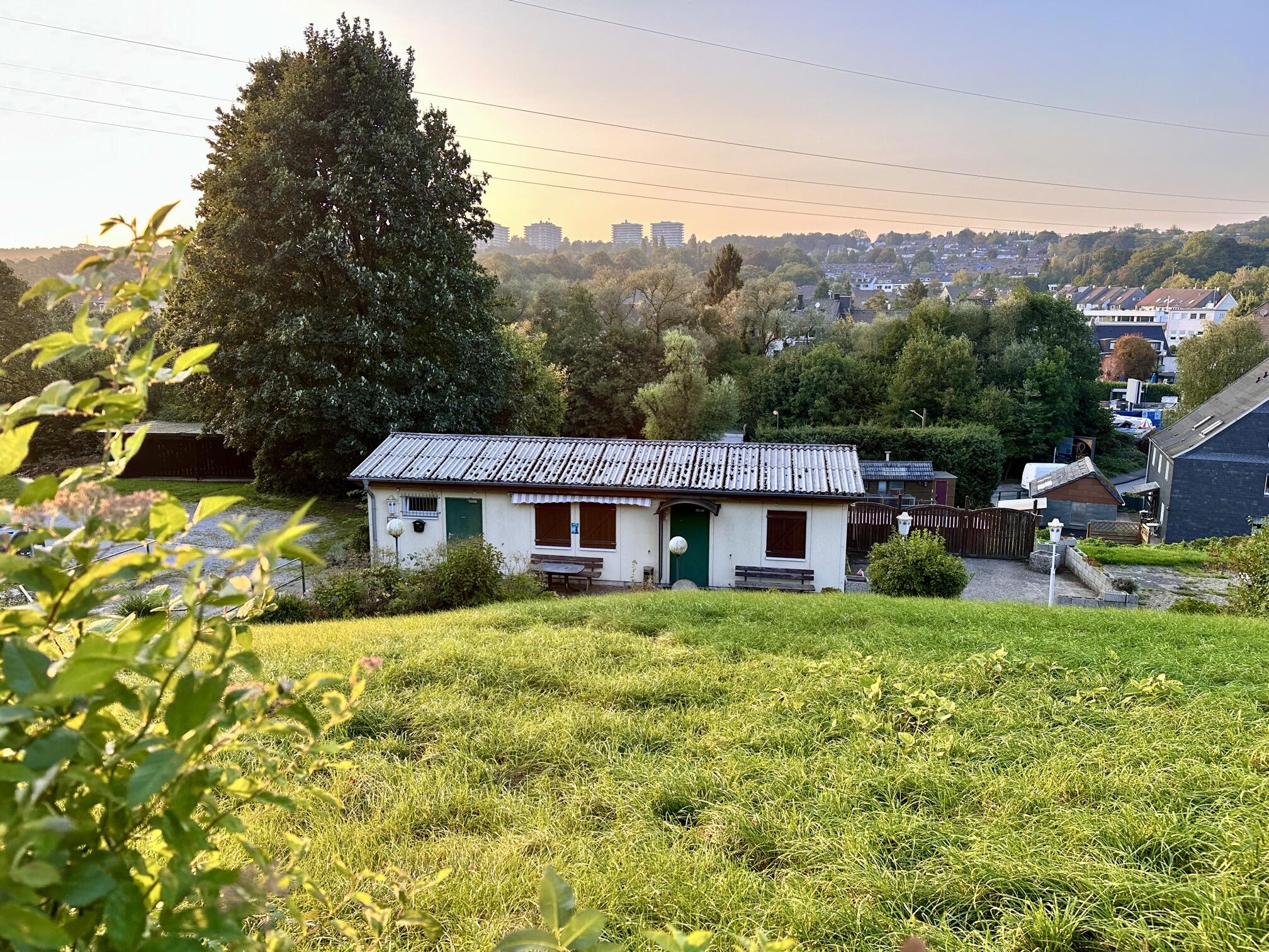 Vereinsheim des KGV Westerbusch mit Blick über die Umgebung Vereinsheim des KGV Westerbusch auf der Gartenanlage mit Blick über die umliegende Wohngegend